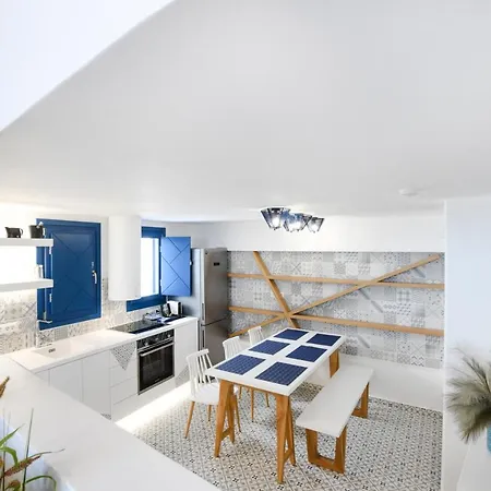 Villa Blue White *