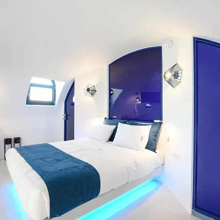 Blue White Villa Monolithos (Santorini)